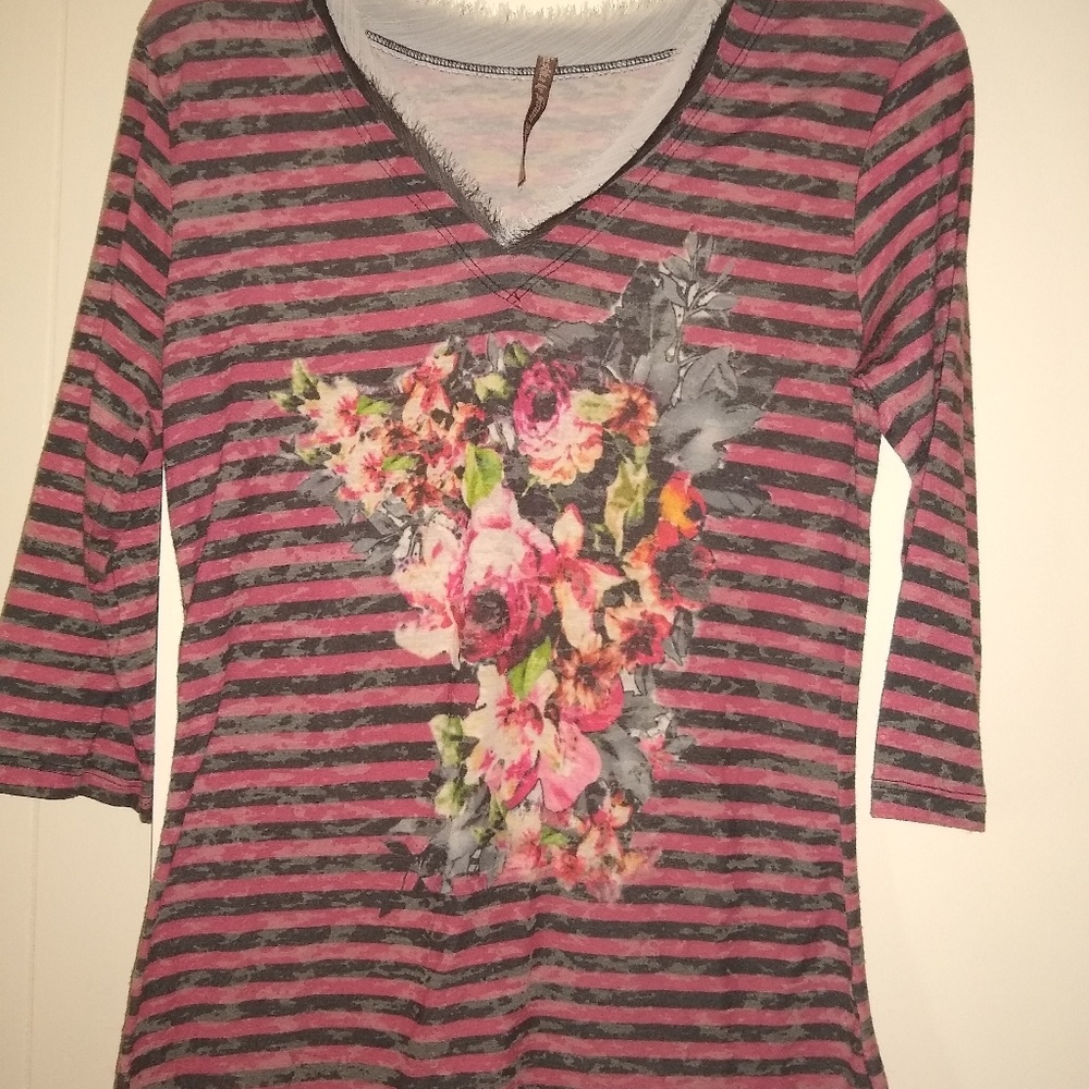 3/4 length sleeve striped and floral top